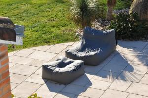 Ce coussin vient en prolongement du RELAX pour vous garantir une position allong&eacute;e. Il peut &eacute;galement servir comme table basse d&rsquo;appoint.